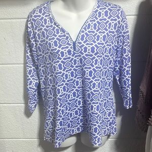 Lulu B size medium shirt. Comfy colorful clothing.